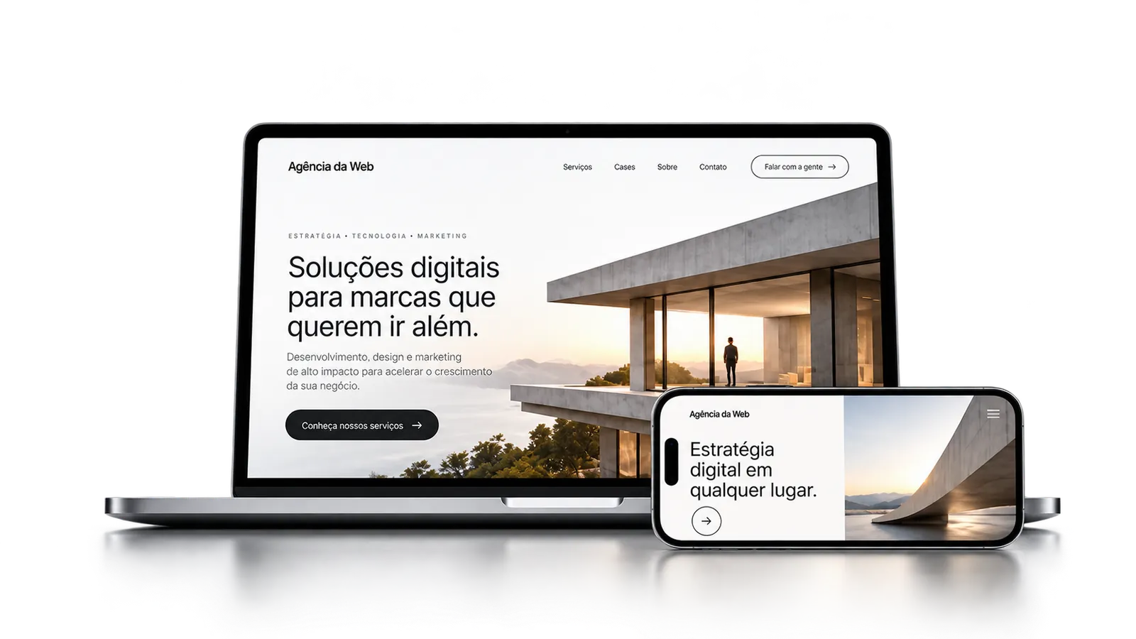 Notebook e celular exibindo um site sobre fundo branco, com as palavras MARKETING DIGITAL em letras grandes ao fundo